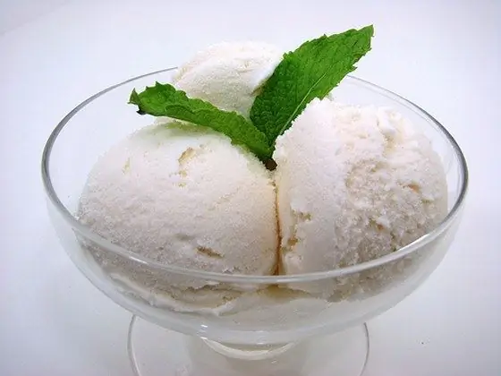 Homemade ice cream "Lakomka" in taste is in no way inferior to the store