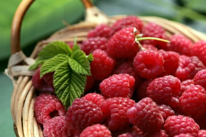 raspberries kwa msimu wa baridi na sukari