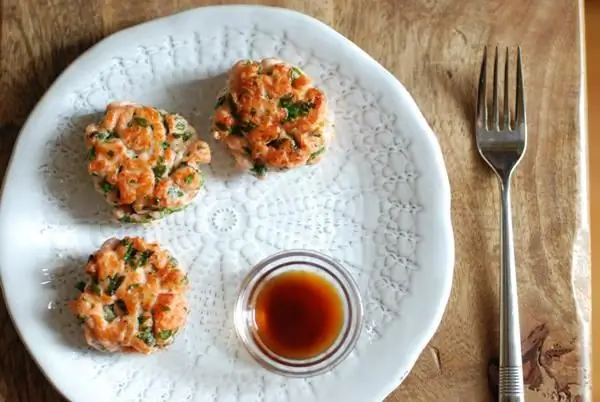 Si të gatuajmë cutlets salmon