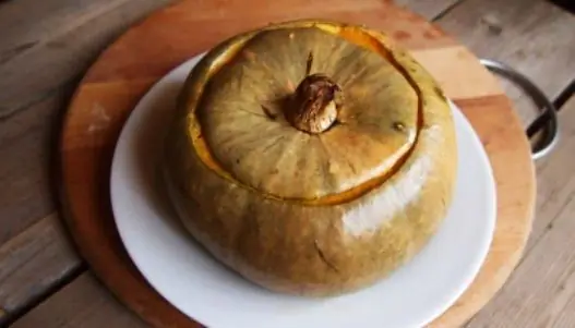 farshirovannuyu-tykvu-zapechennaya-s-nachinkoi-v-duhovke-prostoi-rezept